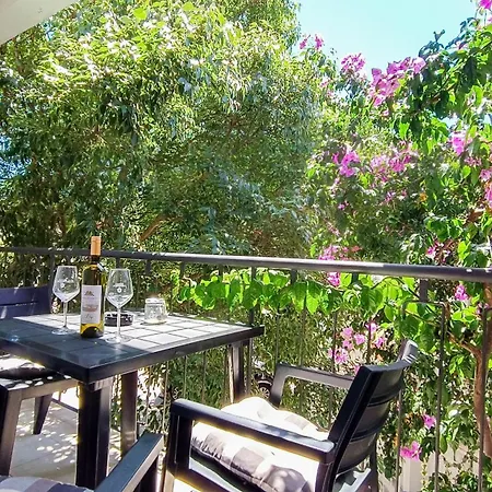 Nazario Aparthotel Drvenik (Split-Dalmatia)